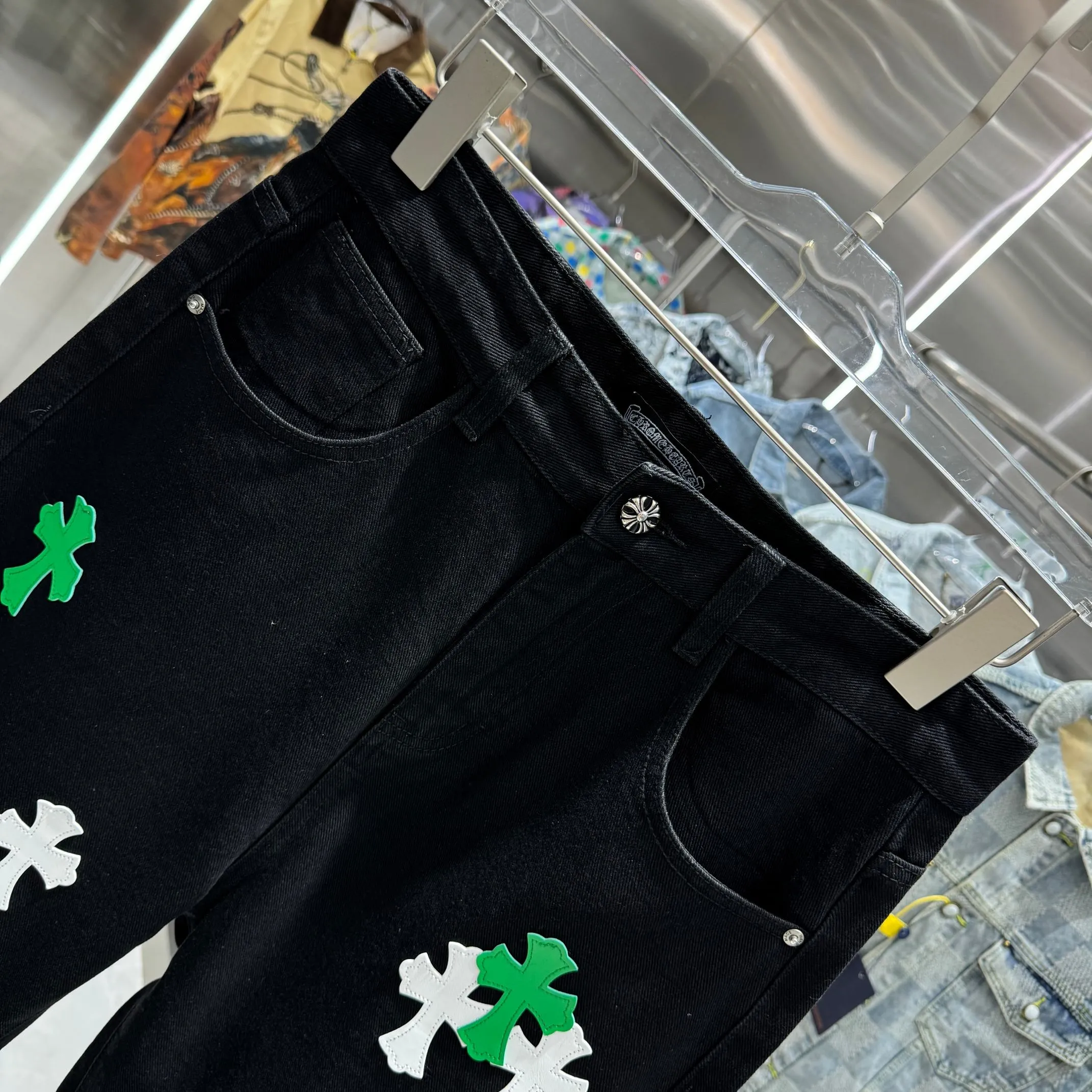 🅿️270 Crow Heart Cross Logo + Printed Logo Jeans 2025 latest product, original goods, washed casual jeans, imported original washed stretch fabric, comfortable and elastic, original hardware accessories decorated with logo, super correct version, extremely high grade, counter quality, fashionable and stylish upper body. The printing uses imported foam printing, customized buttons, YKK zippers. The complete set of accessories is customized by molding. Color: Black Size: S-XXL 28 30 32 34 36 code